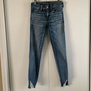 Anerican eagle raw hem jeans